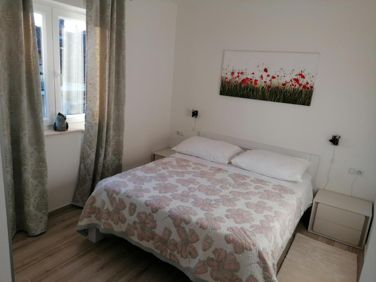 Apartment Nada 2 Malinska Kültér fotó