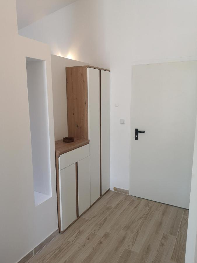 Apartment Nada 2 Malinska Kültér fotó